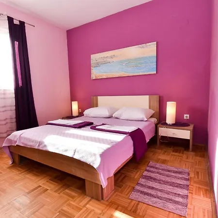 Guest house Holiday Agava Razanac
